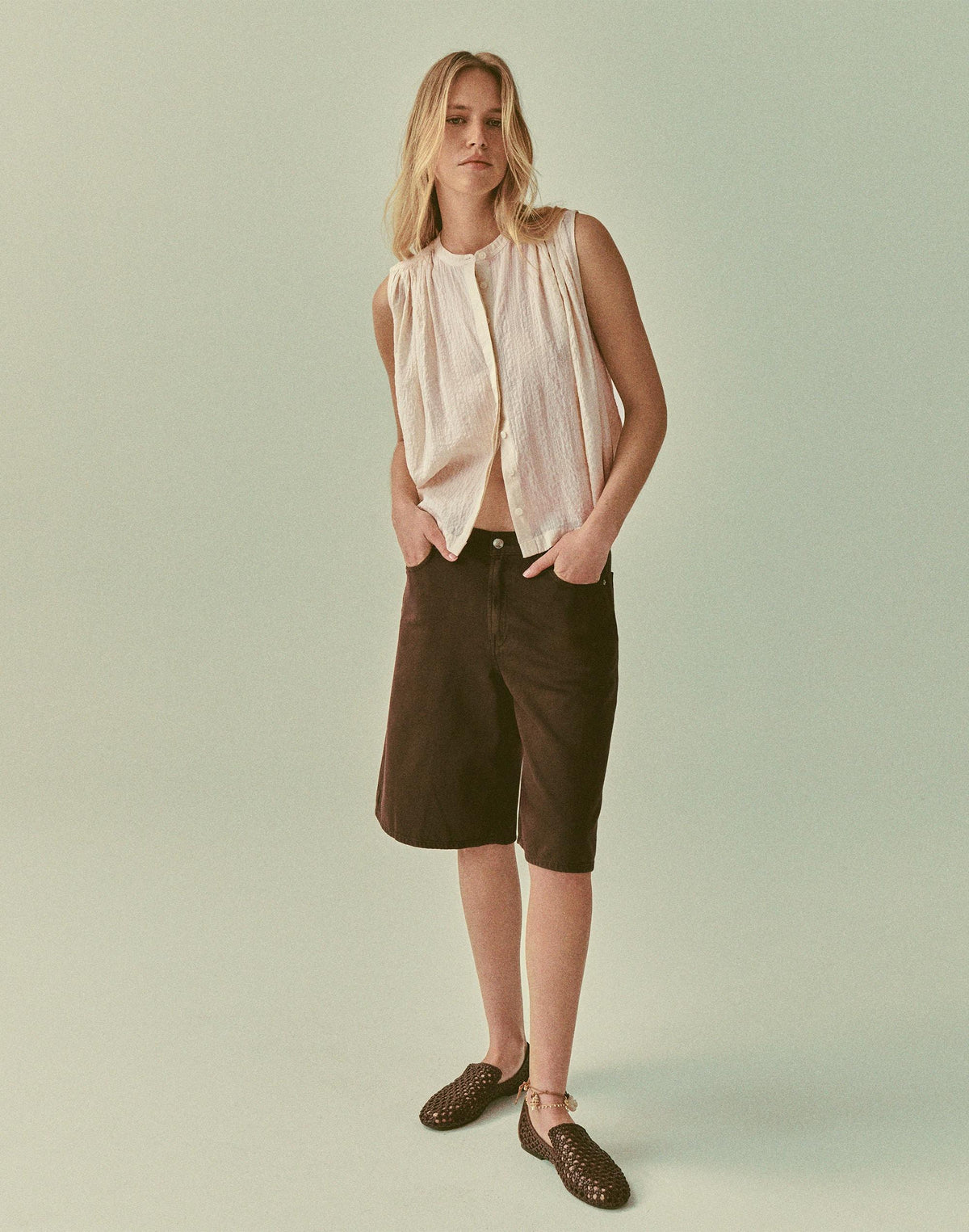 The V-Waist Bermuda Short in Airy Denim Burnt Cocoa | Madewell