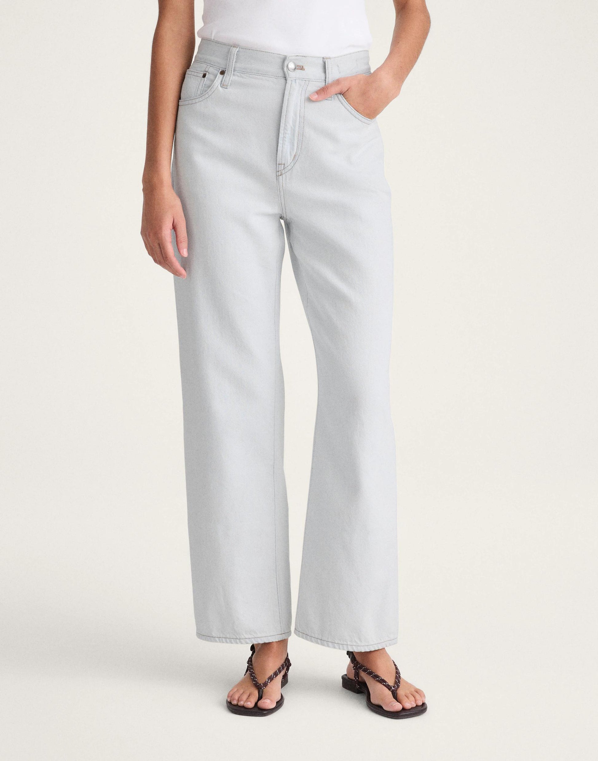 The Perfect Vintage Wide-Leg Crop Jean in Airy Denim Extracted Sky Wash | Madewell