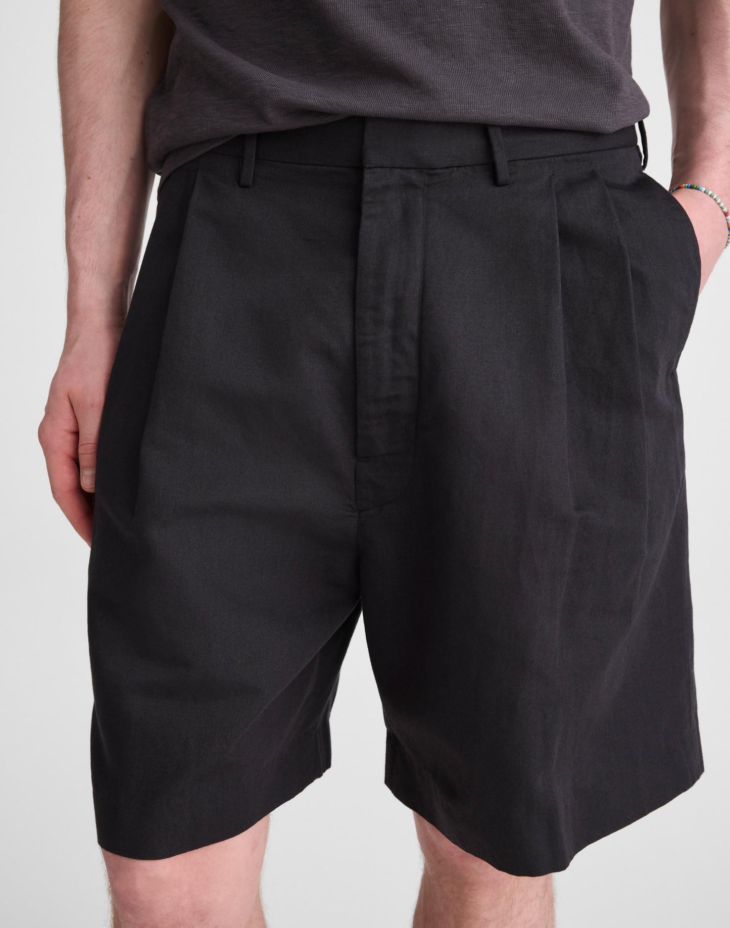 Double-Pleated Shorts in Meridian Linen Blend Black | Madewell