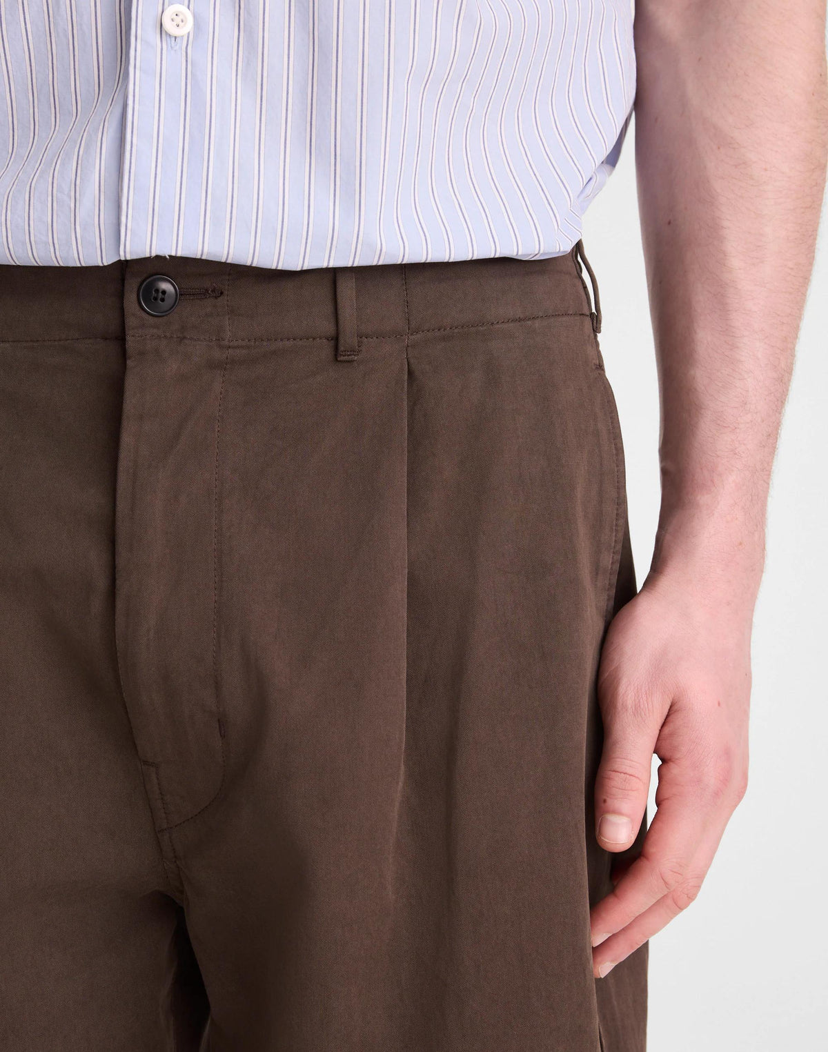 Pleated Chino Pants in Uniform Twill Chocolate | Madewell