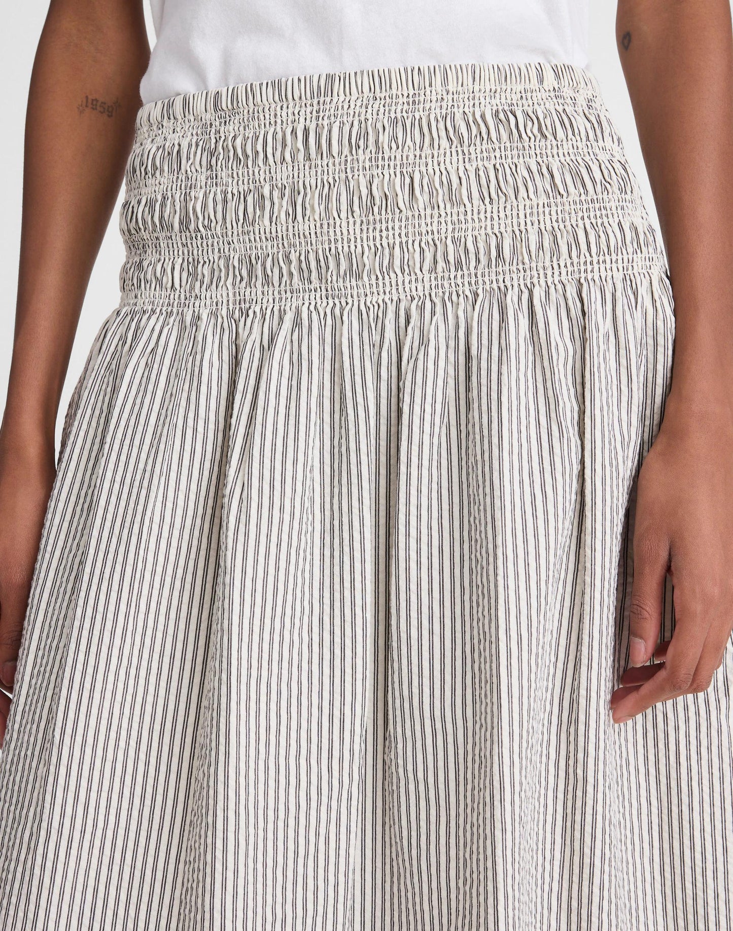 Sophia Midi Skirt in Seersucker Black Vintage Ivory Yarndye | Madewell