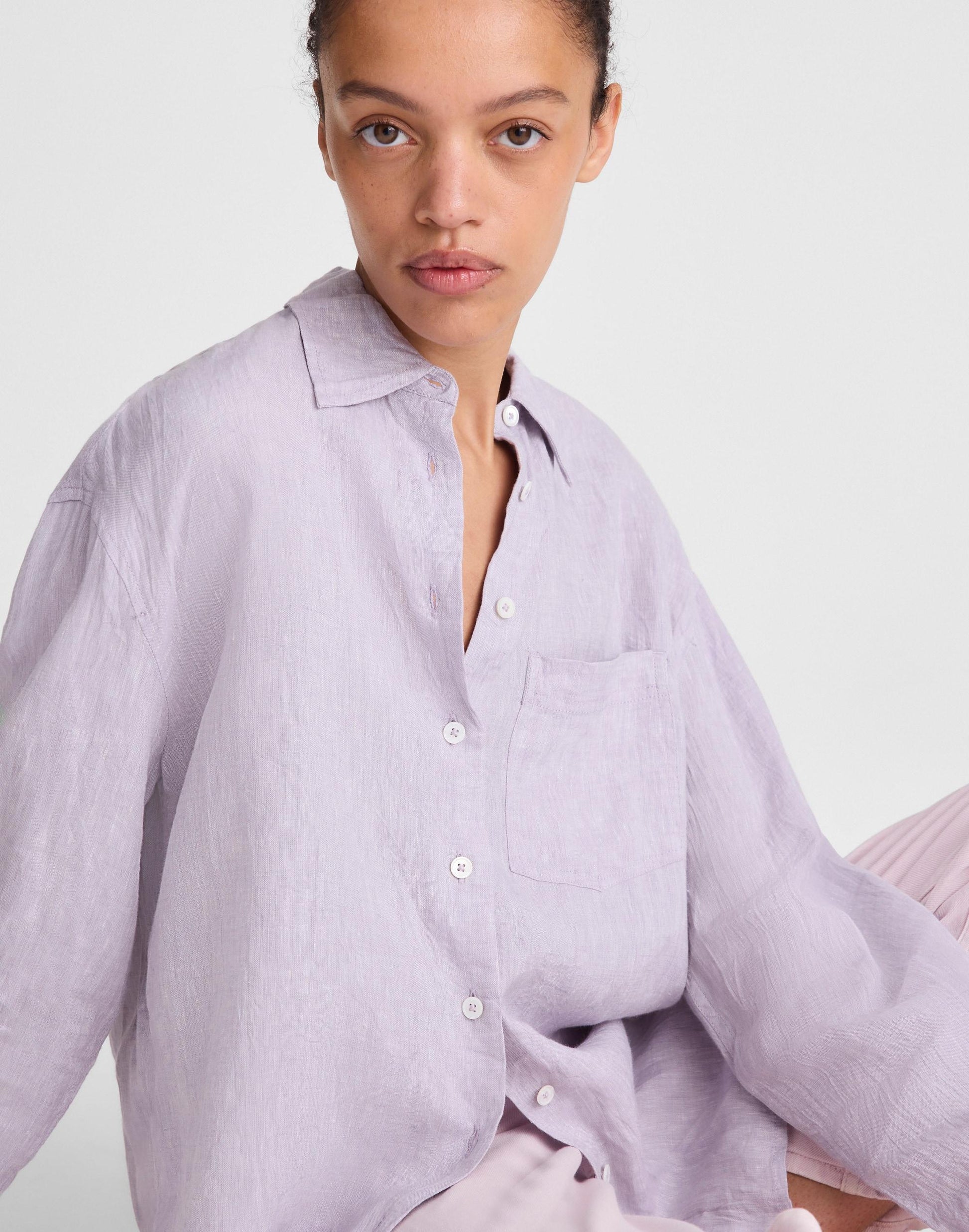 The Easy Shirt in 100% Linen Lilac Chambray | Madewell