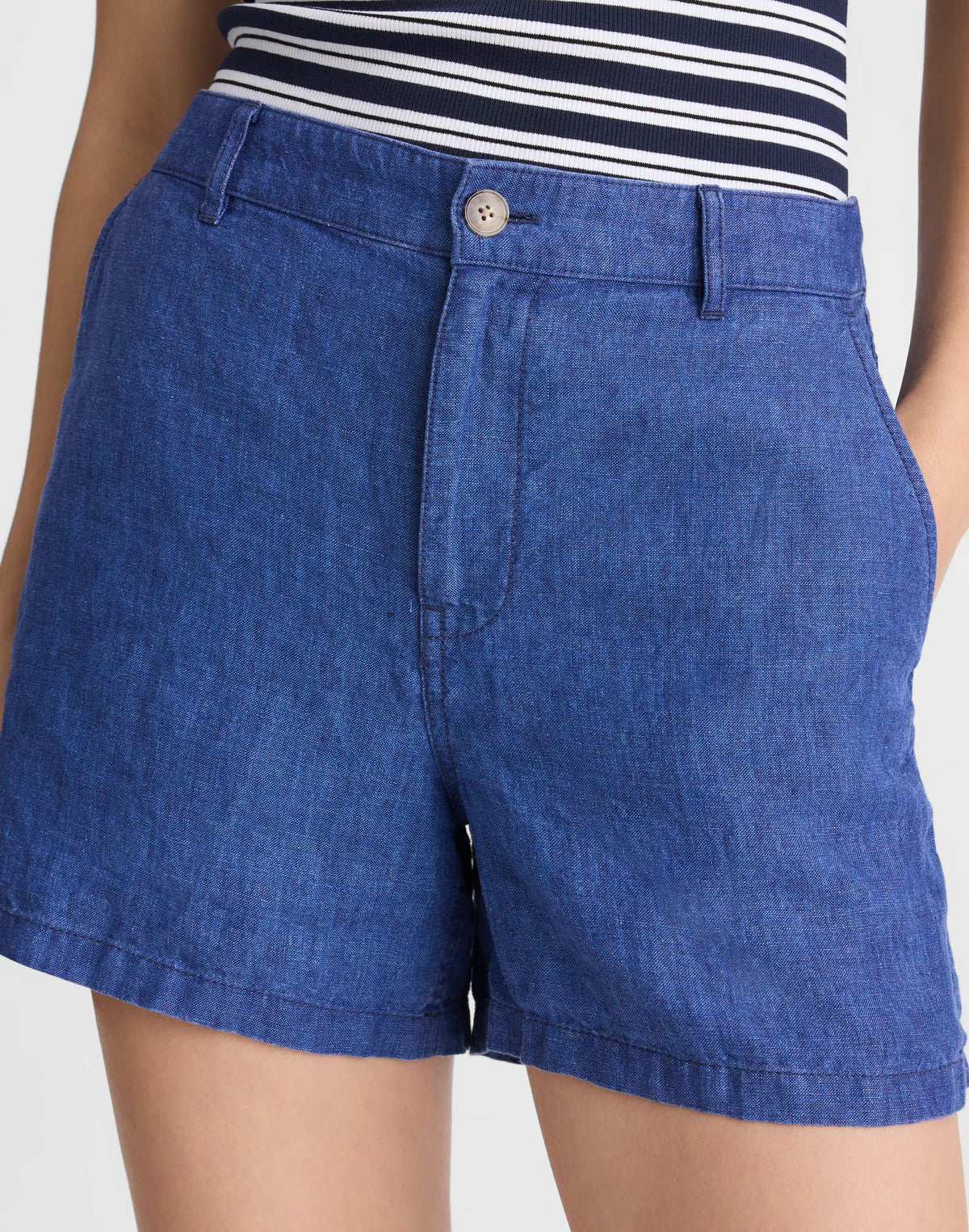The Zoe Short in 100% Linen Indigo Chambray | Madewell