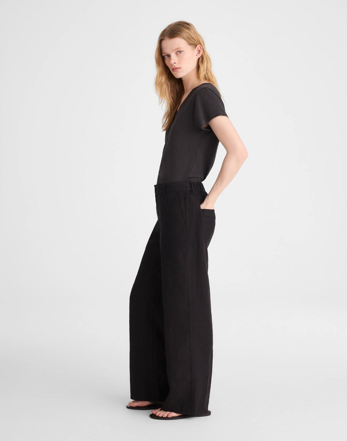 The Zoe Relaxed Straight Pant in 100% Linen Jet Black | Madewell