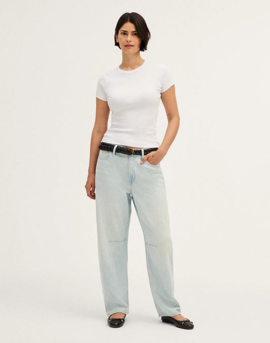 The Curvy Darted Barrel-Leg Jean in Airy Denim Laguna Wash | Madewell