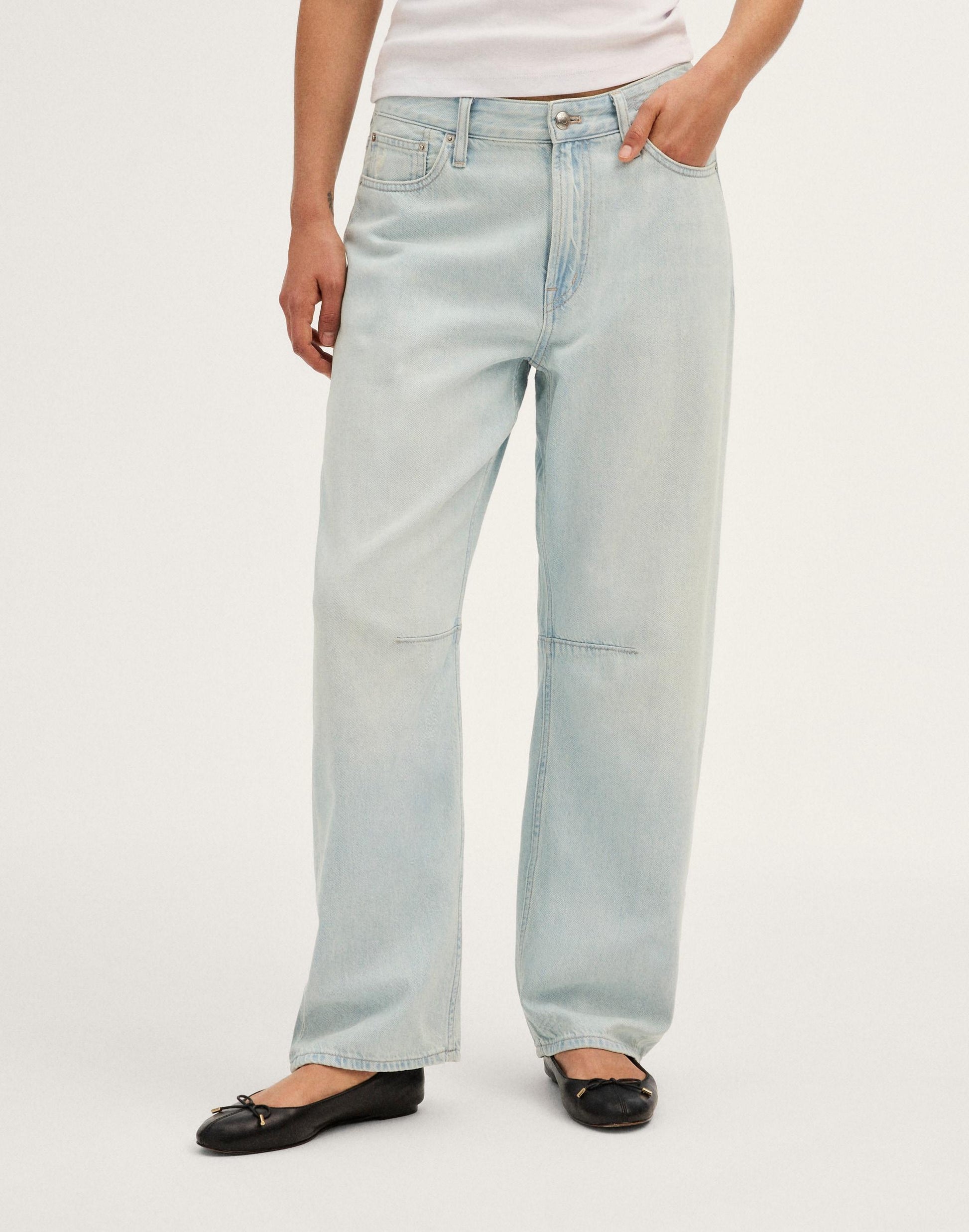 The Curvy Darted Barrel-Leg Jean in Airy Denim Laguna Wash | Madewell