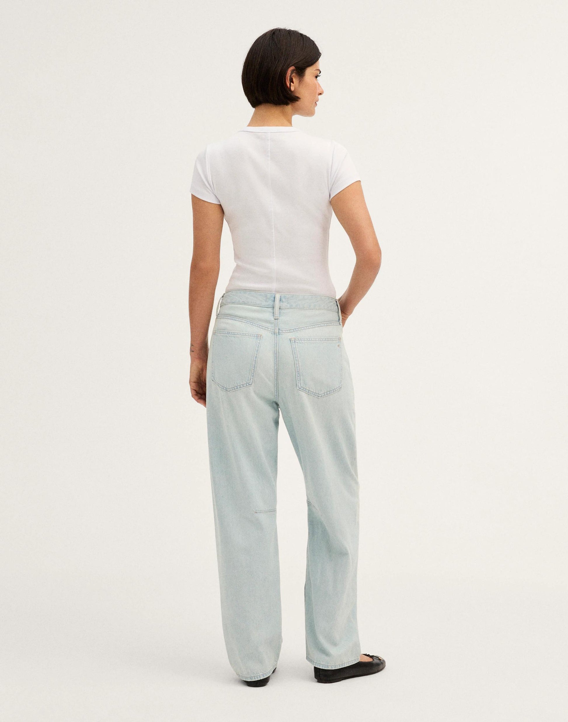 The Curvy Darted Barrel-Leg Jean in Airy Denim Laguna Wash | Madewell