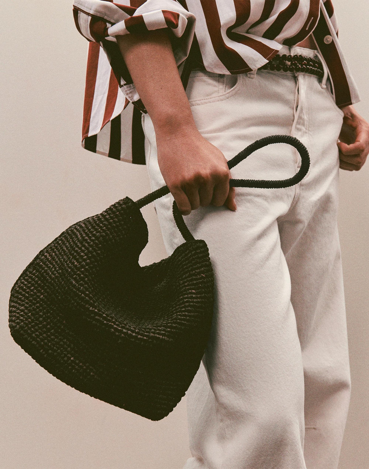 The Signature Woven Shoulder Bag in Raffia Dark Carob | Madewell