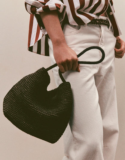 The Signature Woven Shoulder Bag in Raffia Dark Carob | Madewell