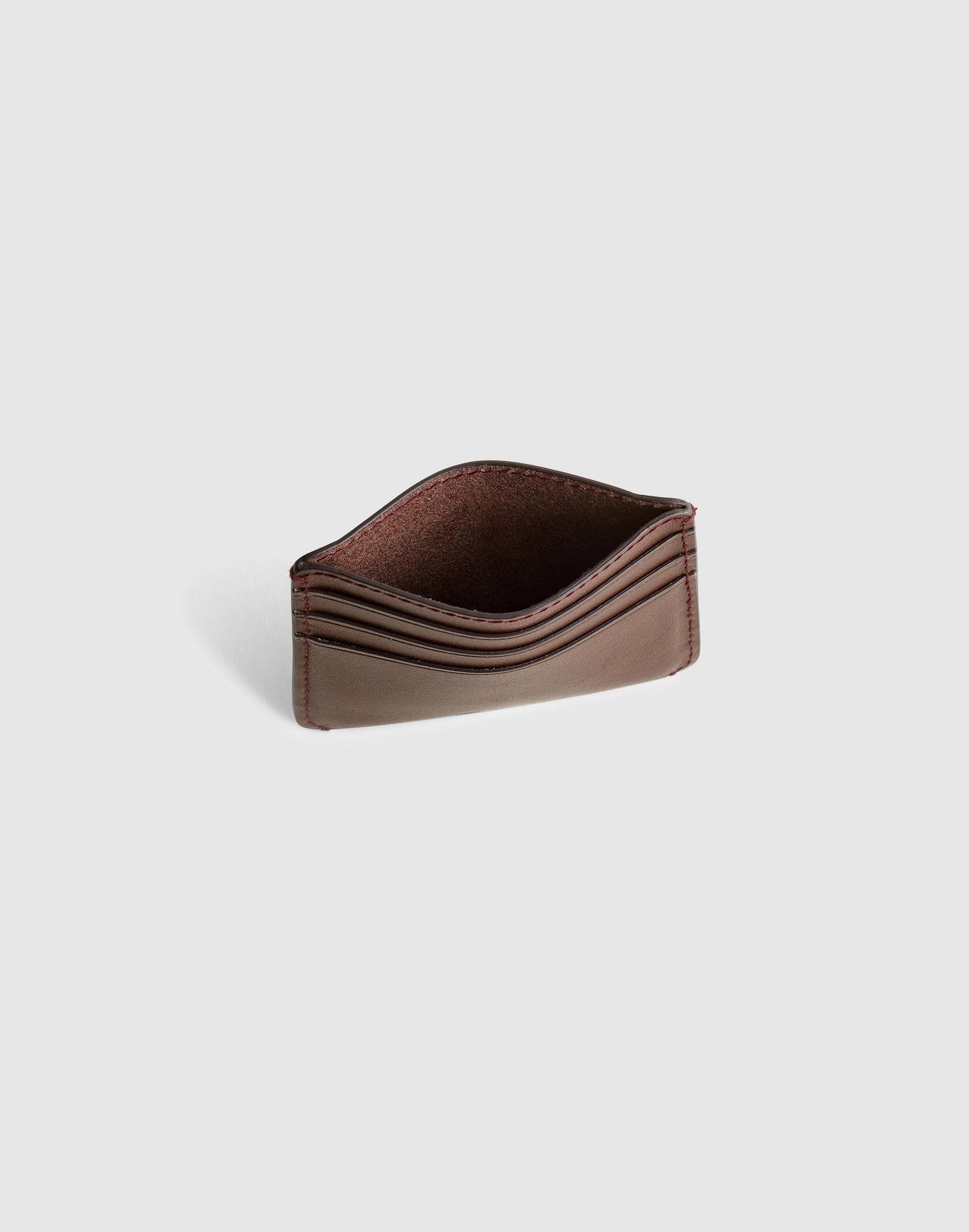 Curved Card Case in Leather Chocolate Raisin | Madewell