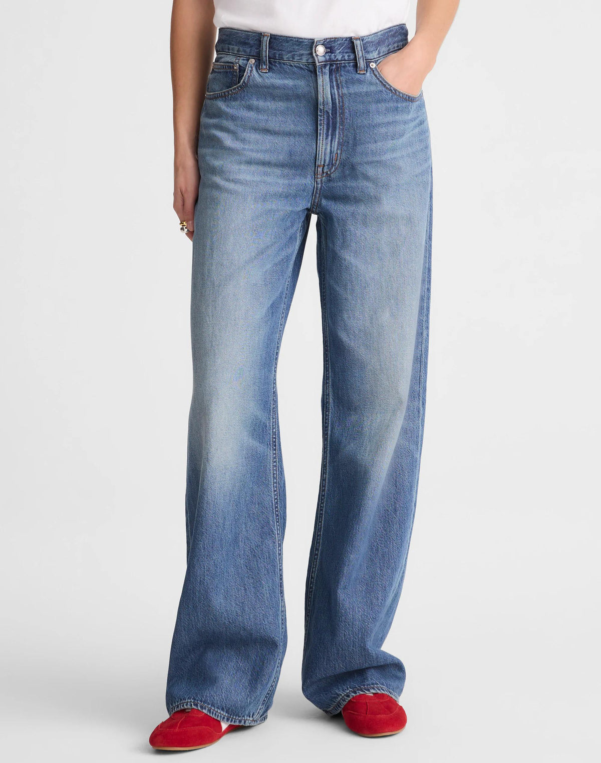Petite Low-Slung Baggy Jeans in Airy Denim Pickett Wash | Madewell