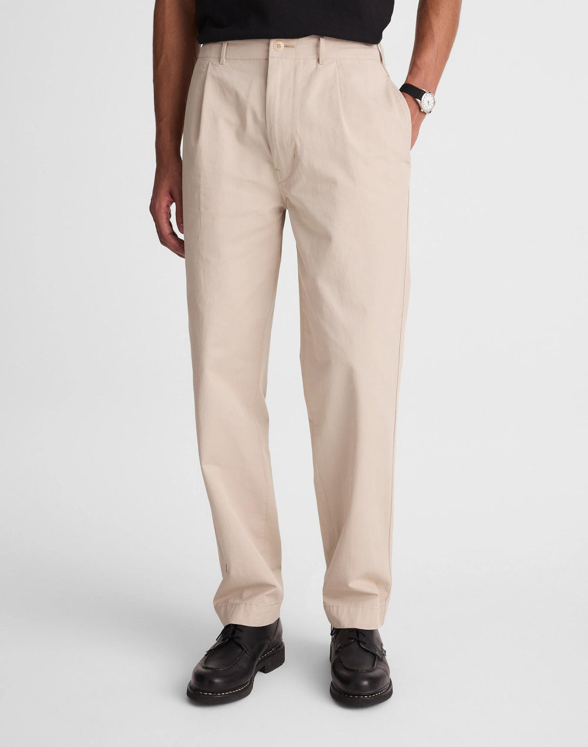 Pleated Chino Pants in Uniform Twill Toasted Cashew | Madewell