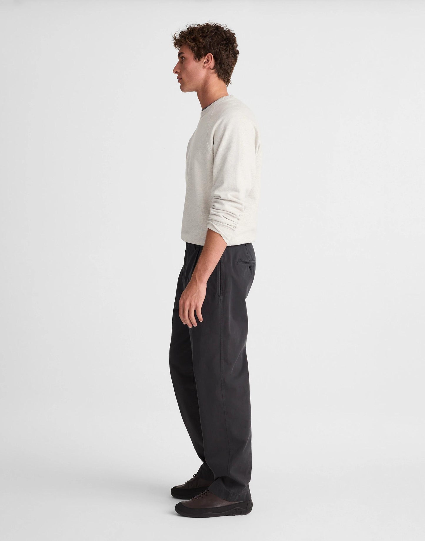 Pleated Chino Pants in Uniform Twill Pepper | Madewell