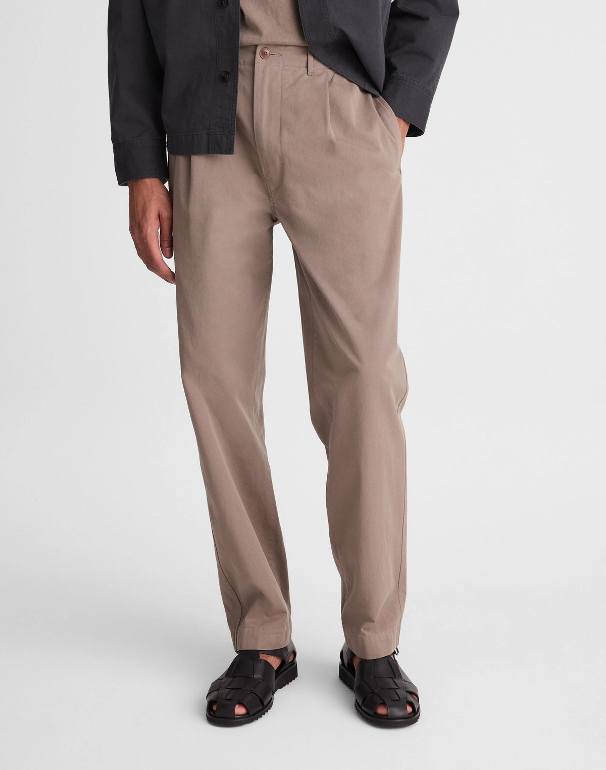 Pleated Chino Pants in Uniform Twill Dark Driftwood | Madewell