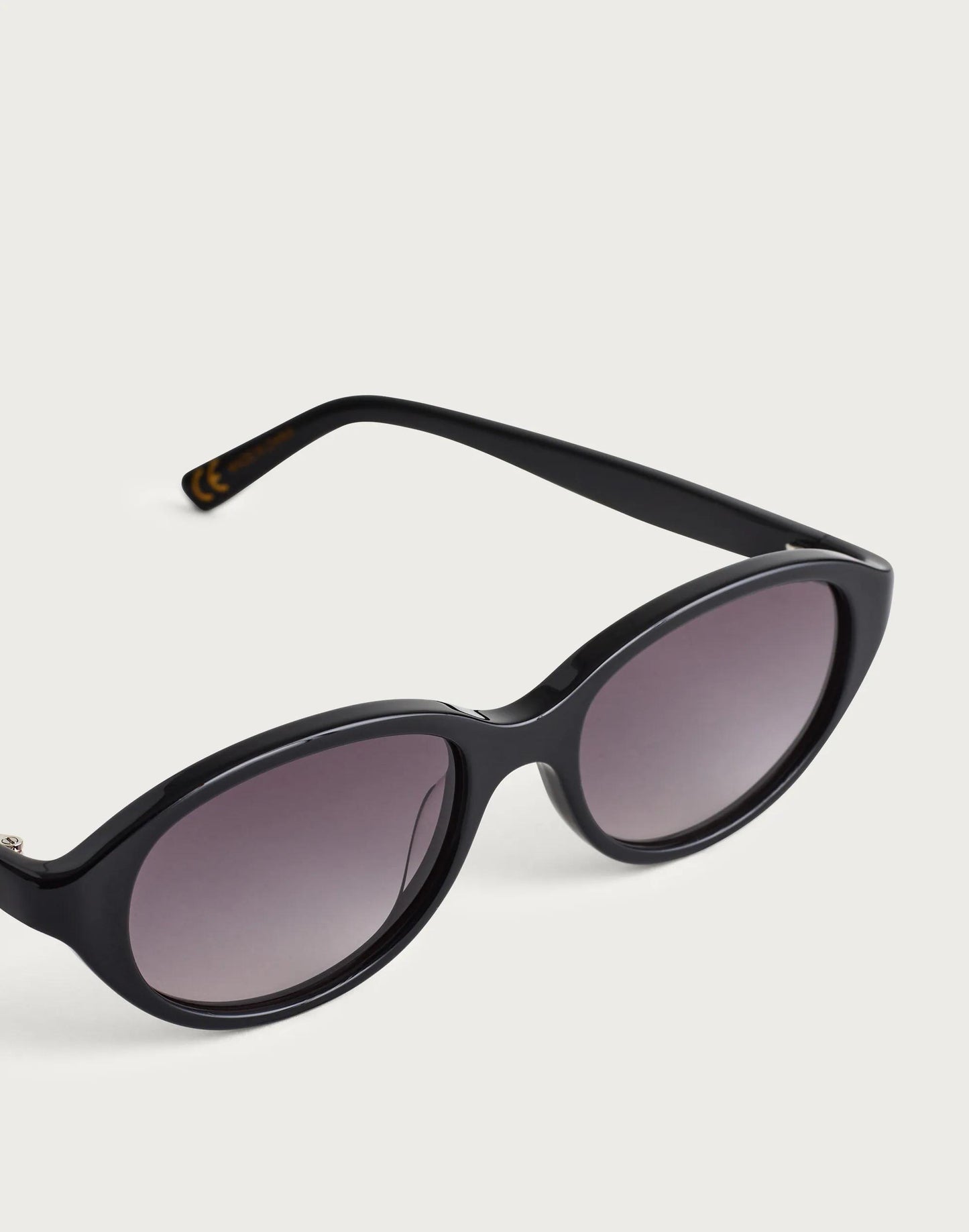 The Solina Oval Sunglasses True Black | Madewell