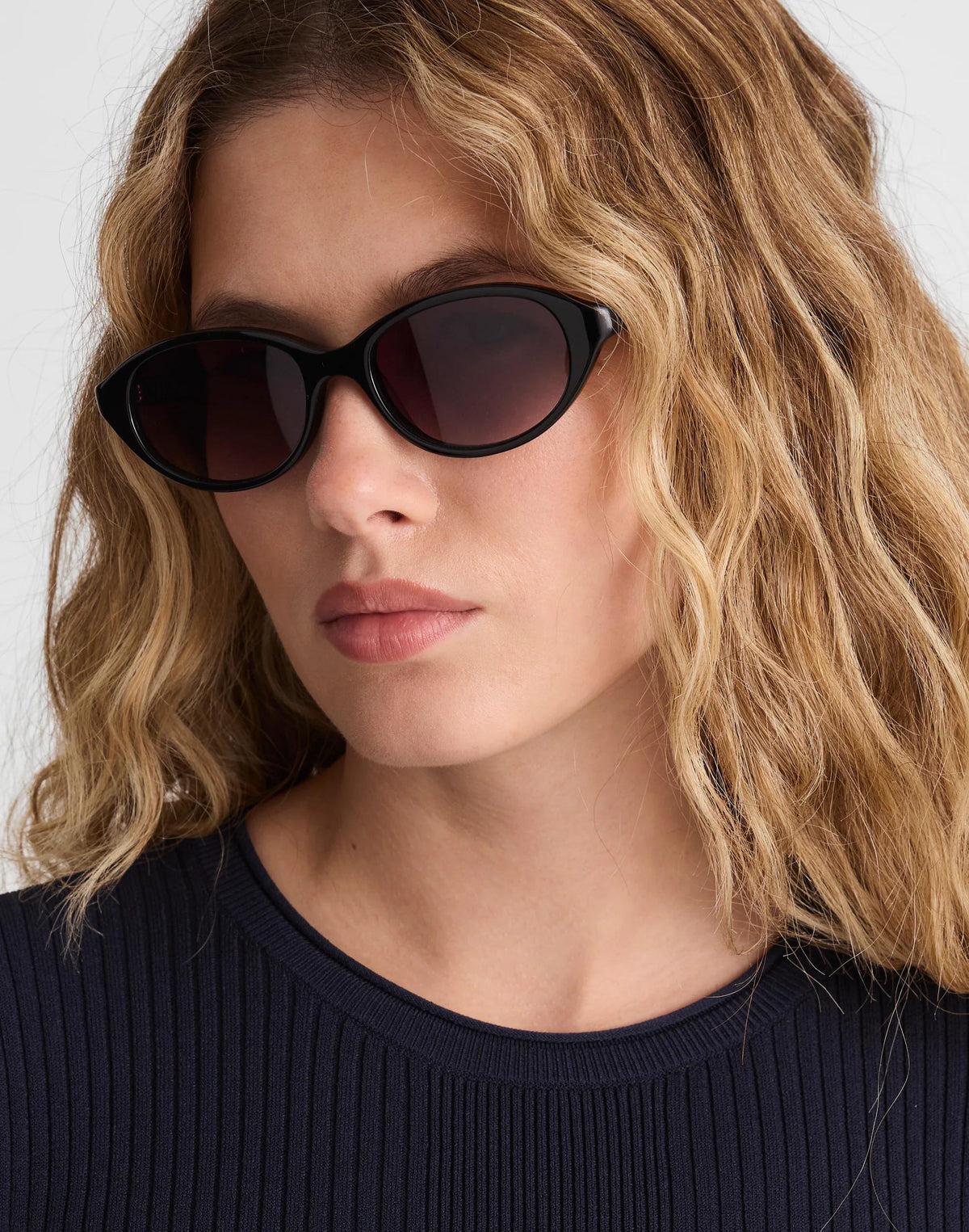 The Solina Oval Sunglasses True Black | Madewell